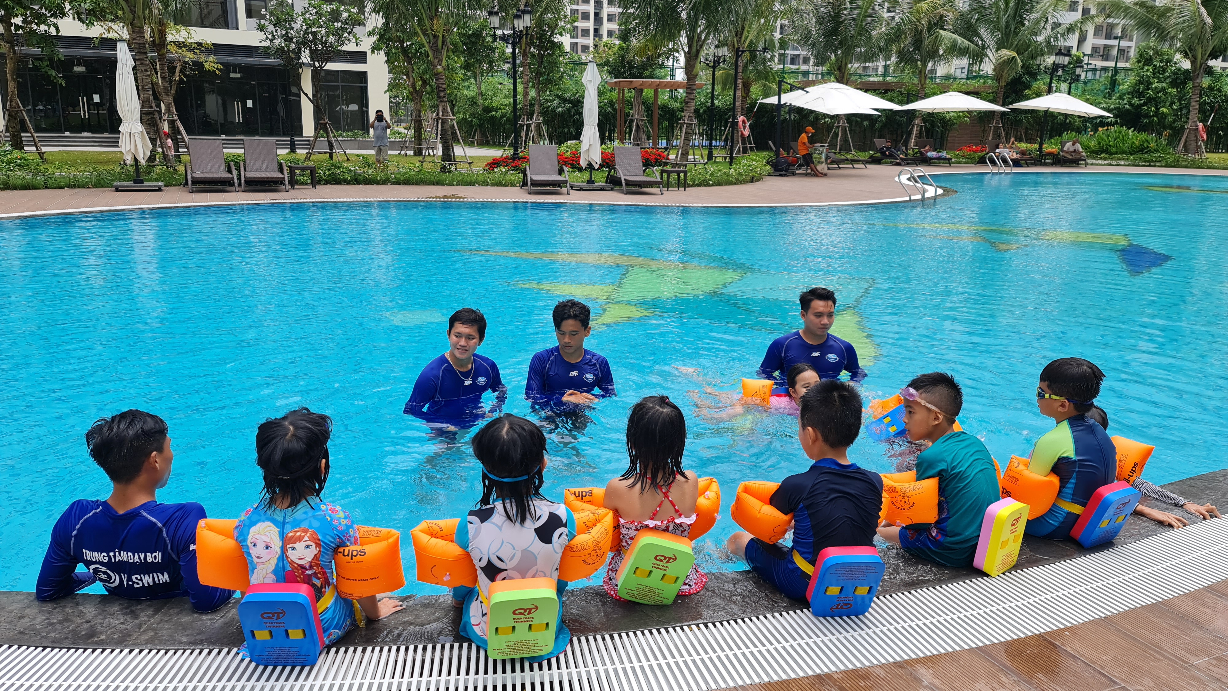 Phổ biến nội quy trước khi bơi